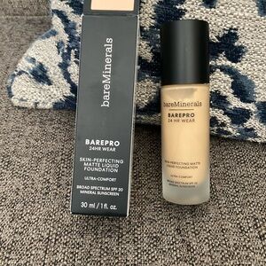 NWT bareMinerals BAREPRO Skin-Perfecting Matte Liquid Foundation - Light 20 Warm